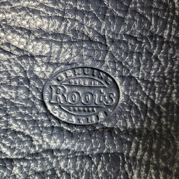 Roots pebbled leather drawstring bucket crossbody bag purse cervino blue medium - Picture 8 of 11